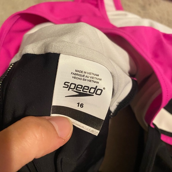 Girls Speedo swim suit - Picture 3 of 3